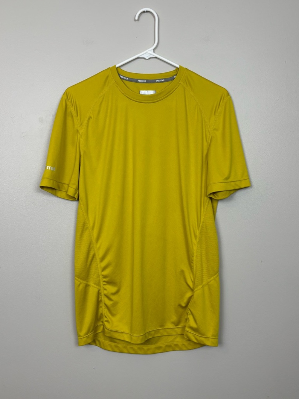 Marmot Shirt Mens Small Yellow Short Sleeve Round Neck Logo Gym‎ Running Sports